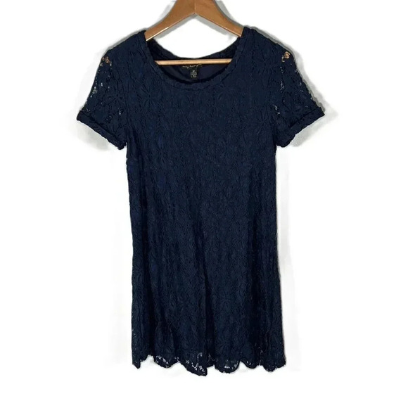 City Triangles Navy Blue Lace Dress Lined Sz M Party Stretch Feminine SemiFormal - Picture 1 of 8